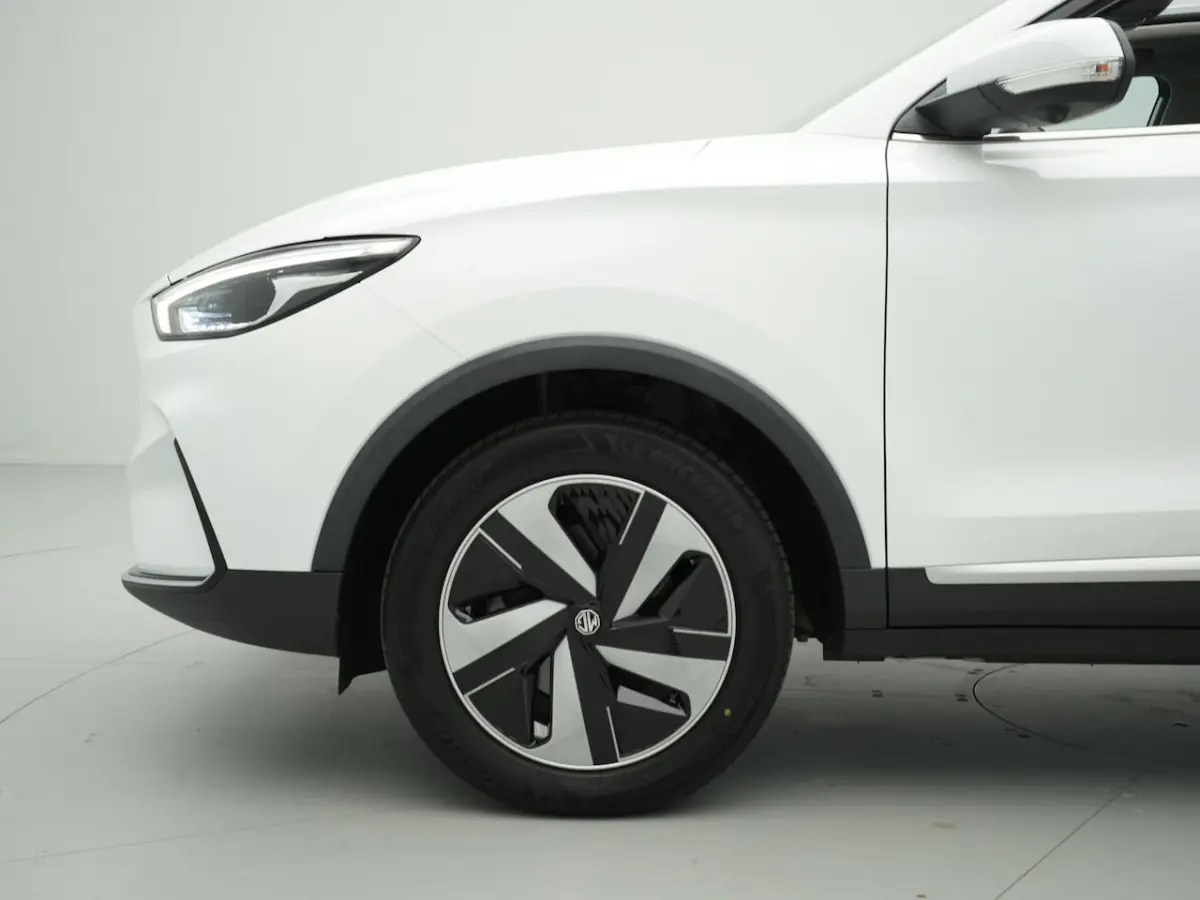 EV Standard Range Luxury 50 kWh Pano | Navi | 360Camera | Android/Carplay | Stoelverw. 310