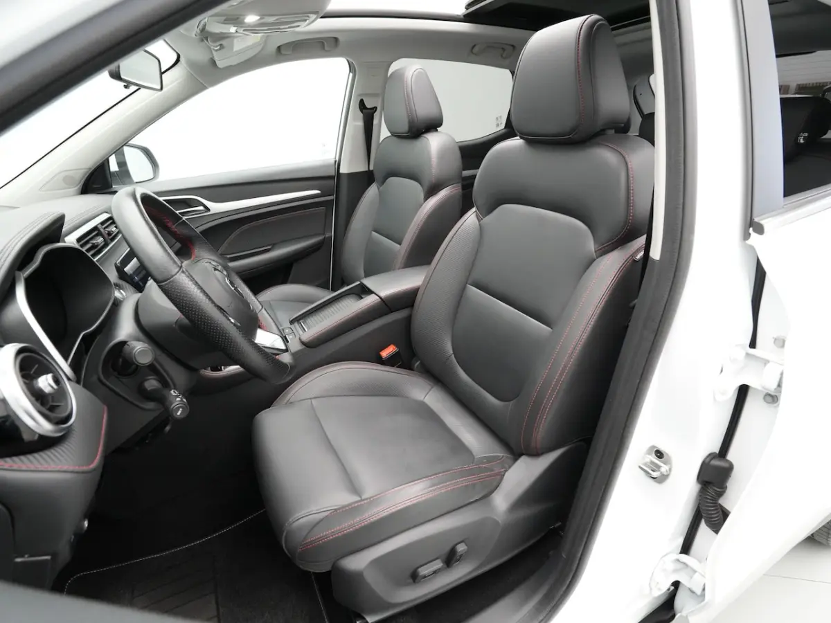 EV Standard Range Luxury 50 kWh Pano | Navi | 360Camera | Android/Carplay | Stoelverw. 310