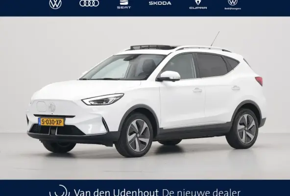 EV Standard Range Luxury 50 kWh Pano | Navi | 360Camera | Android/Carplay | Stoelverw. 310