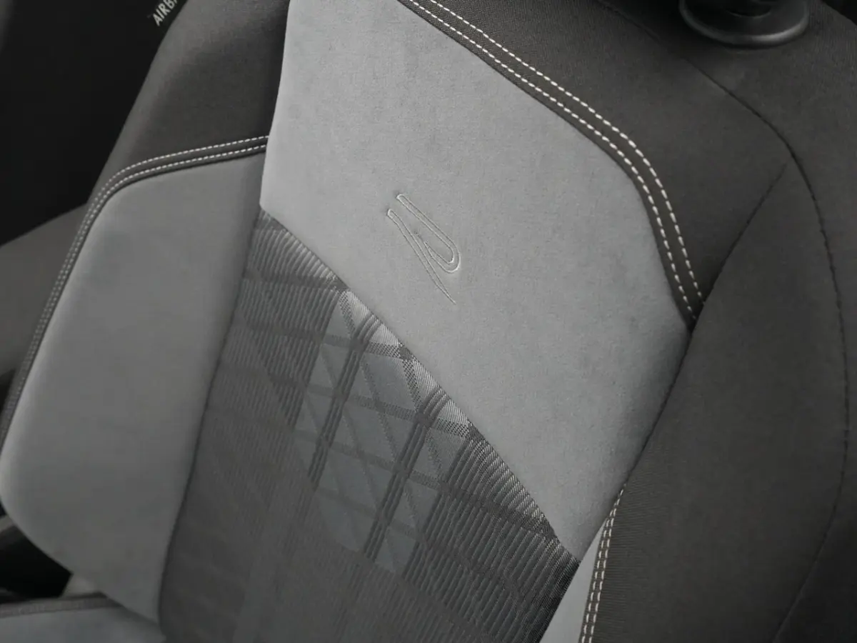 1.0 TSI 110pk R-Line | Panorma | IQ.Light | Android/Carplay | Camera 138