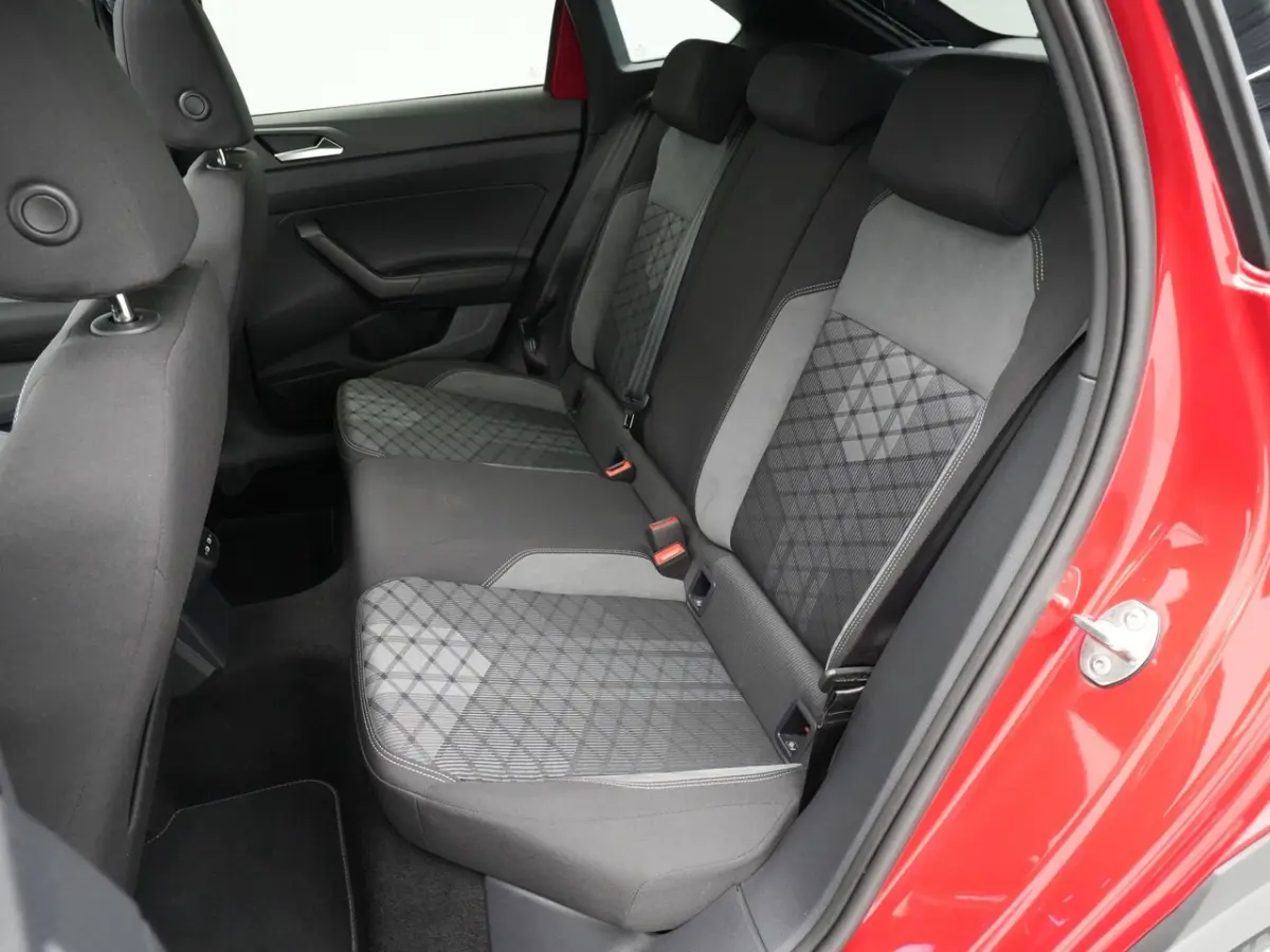 1.0 TSI 110pk R-Line | Panorma | IQ.Light | Android/Carplay | Camera 138