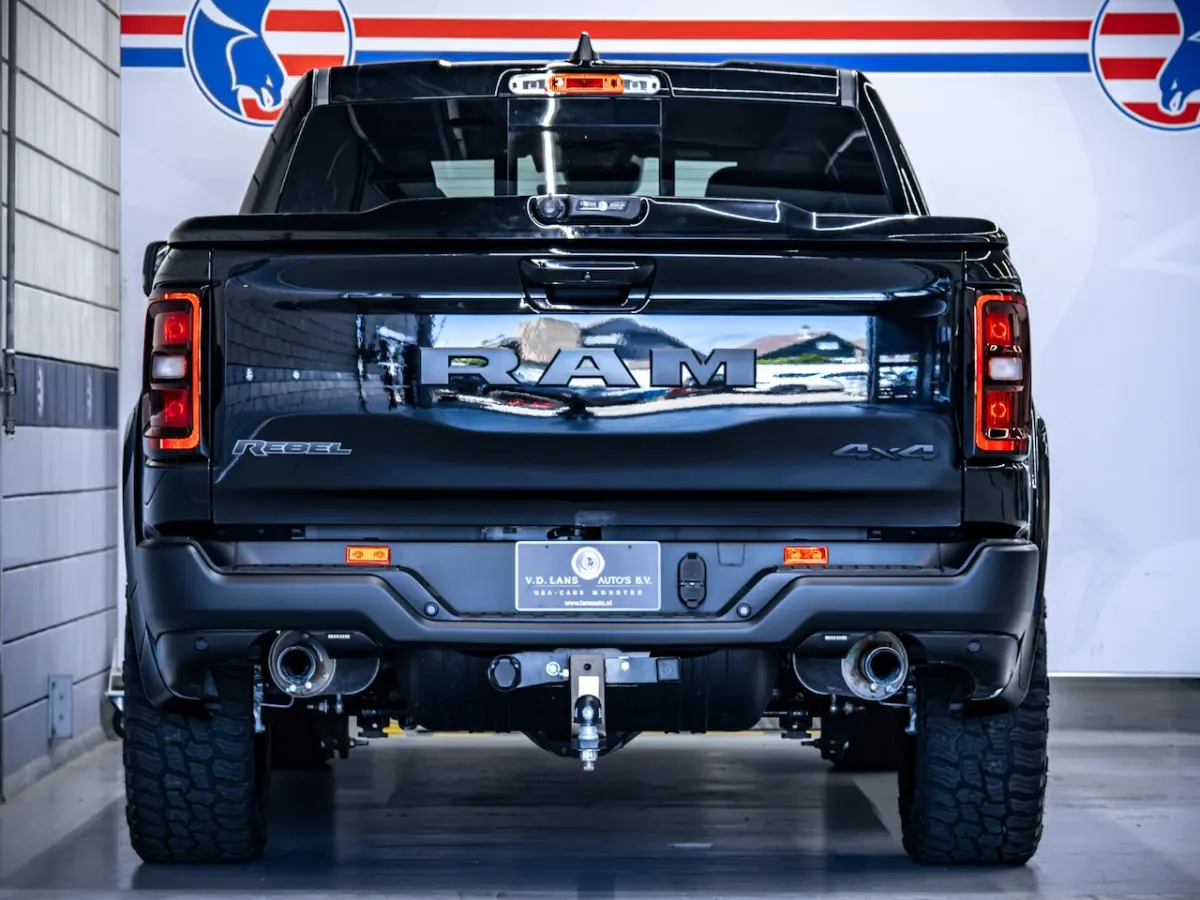 Rebel Night | 3.0L I6 | Twin Turbo | 420 PK