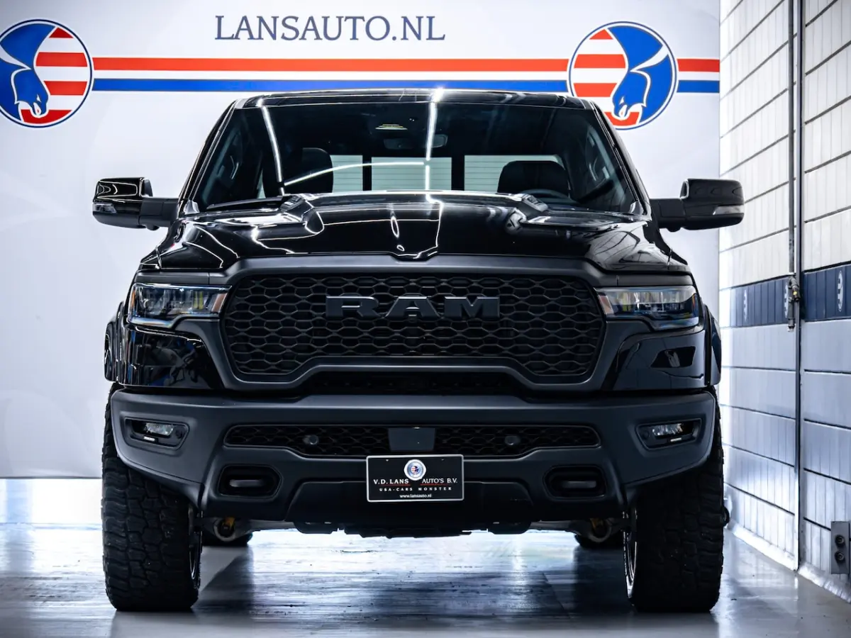 Rebel Night | 3.0L I6 | Twin Turbo | 420 PK