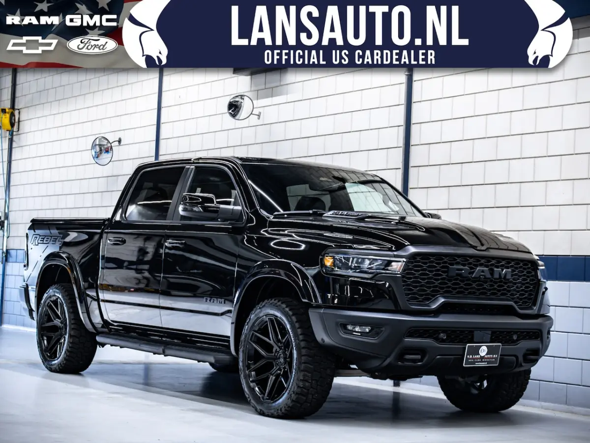Rebel Night | 3.0L I6 | Twin Turbo | 420 PK