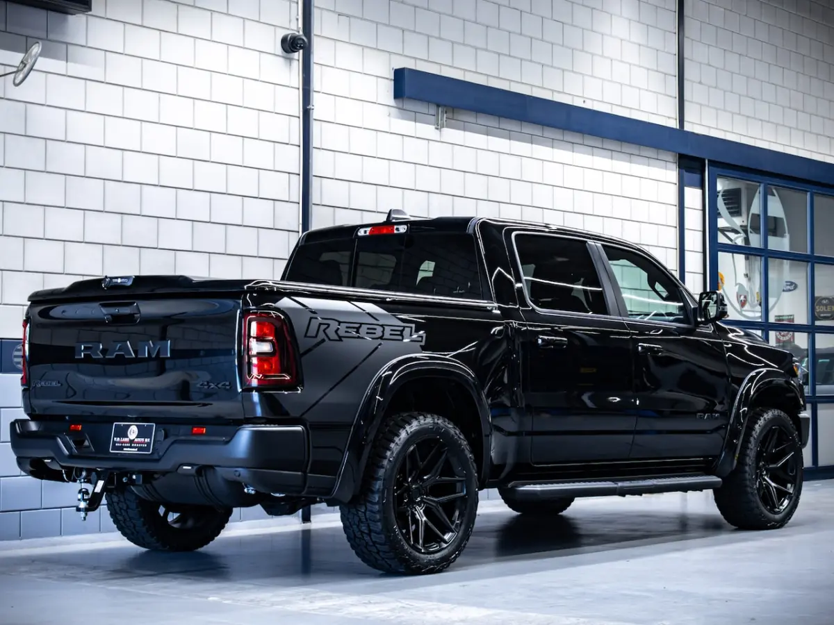 Rebel Night | 3.0L I6 | Twin Turbo | 420 PK
