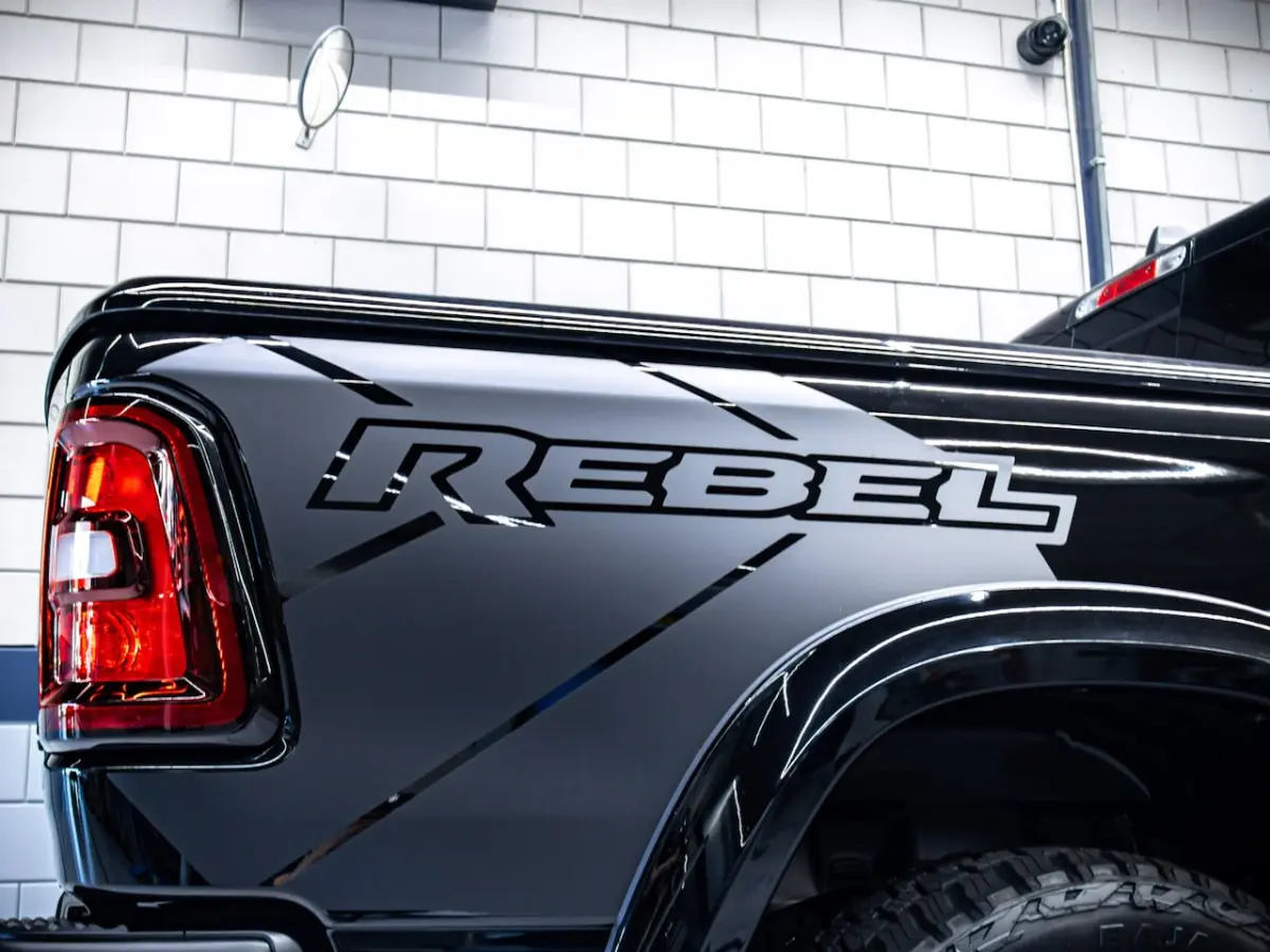 Rebel Night | 3.0L I6 | Twin Turbo | 420 PK