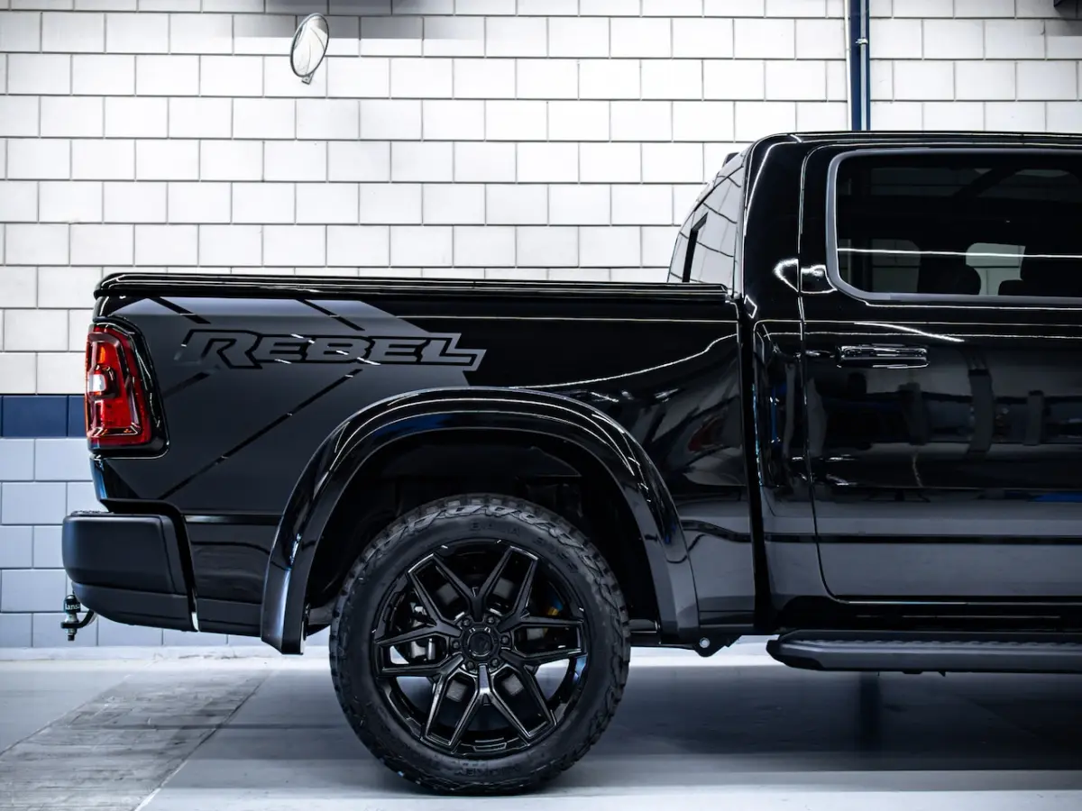 Rebel Night | 3.0L I6 | Twin Turbo | 420 PK