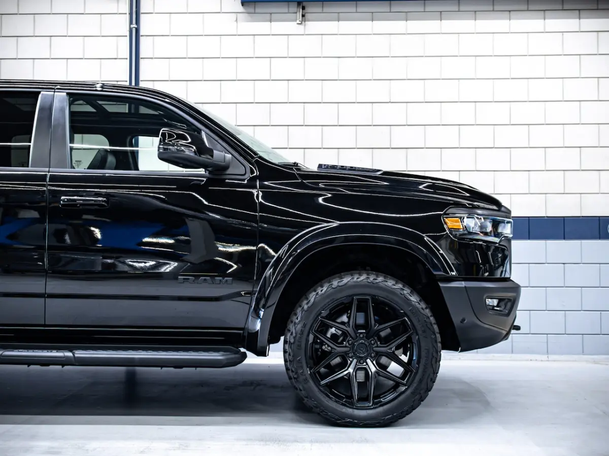 Rebel Night | 3.0L I6 | Twin Turbo | 420 PK