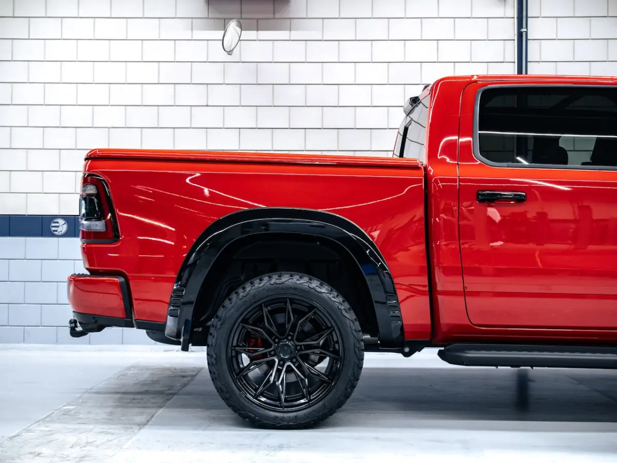 Laramie Night Edition | 5.7L Hemi V8 | 12" Uconnect