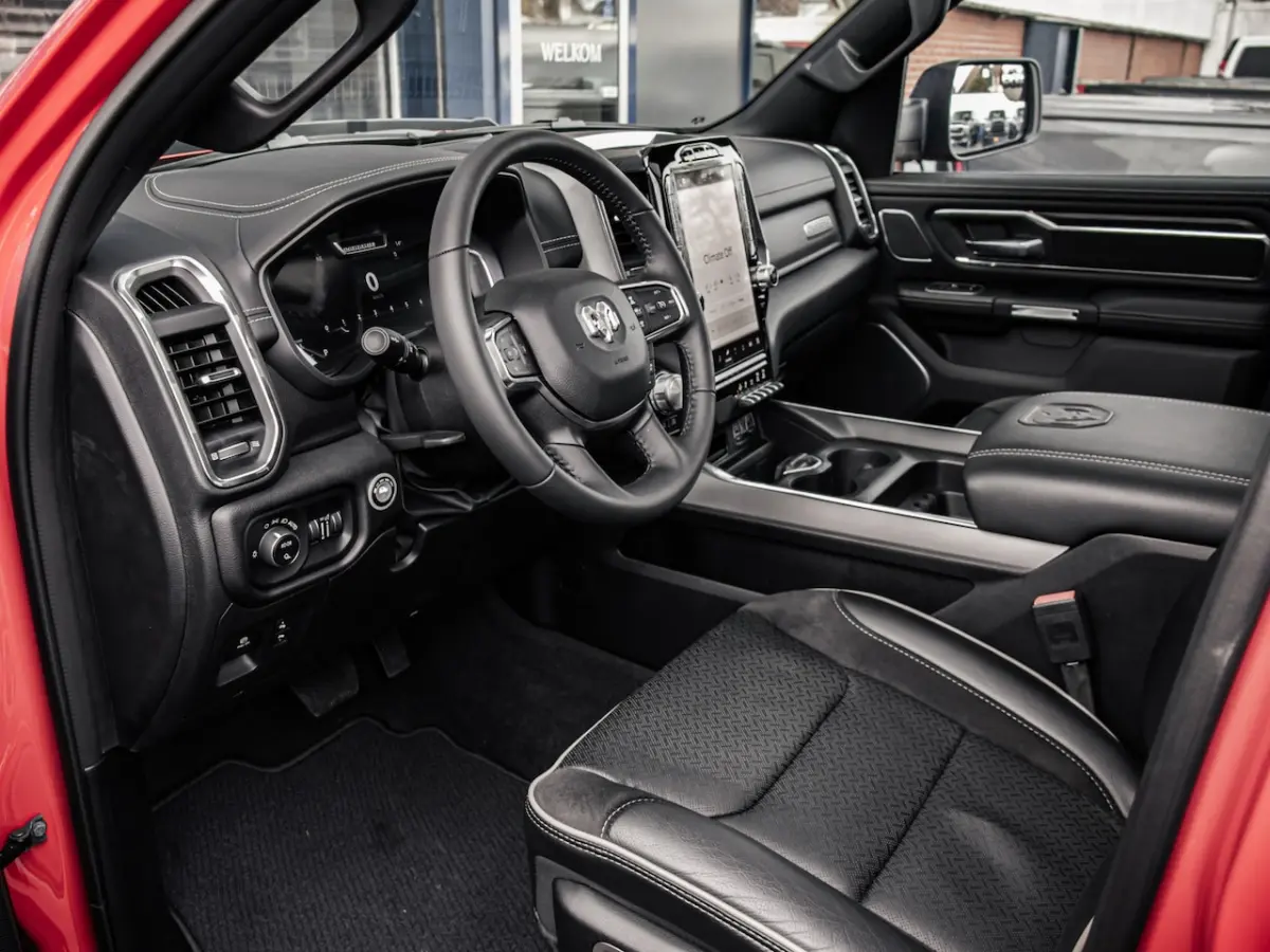 Laramie Night Edition | 5.7L Hemi V8 | 12" Uconnect