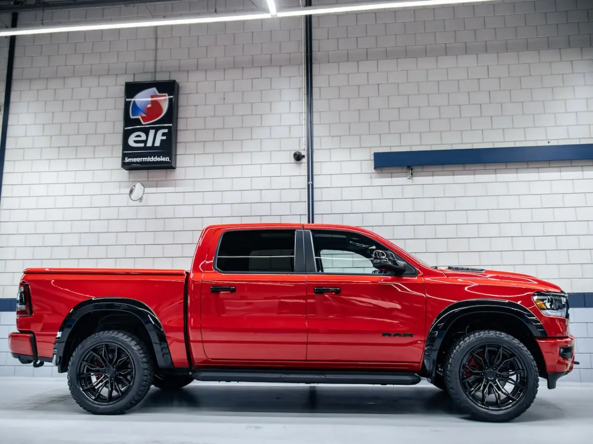 Laramie Night Edition | 5.7L Hemi V8 | 12" Uconnect