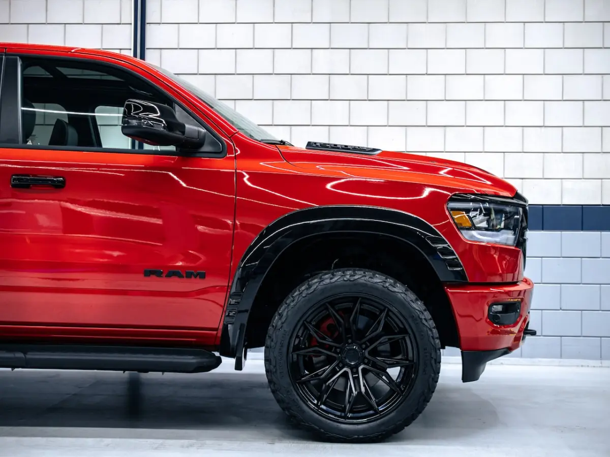 Laramie Night Edition | 5.7L Hemi V8 | 12" Uconnect