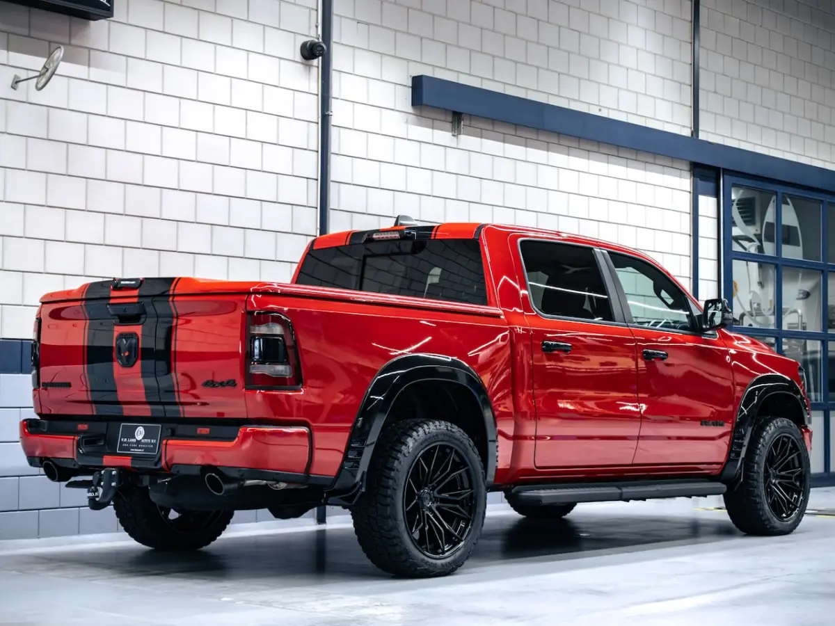 Laramie Night Edition | 5.7L Hemi V8 | 12" Uconnect