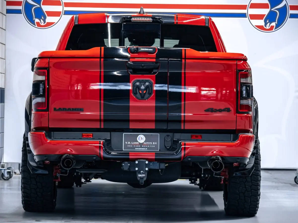 Laramie Night Edition | 5.7L Hemi V8 | 12" Uconnect