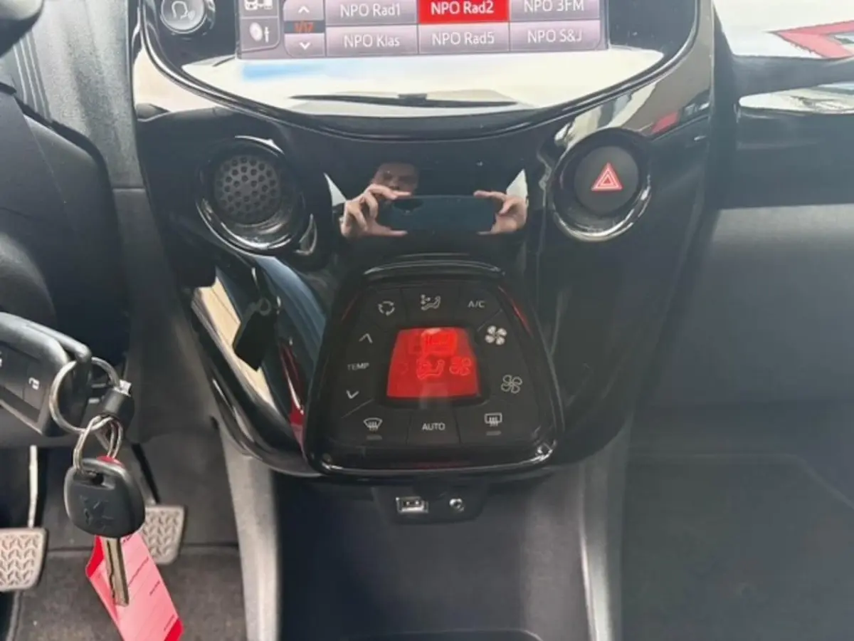 1.0 e-VTi Collection TOP | Navi | Opendak | 37.745 km Dealeronderhouden