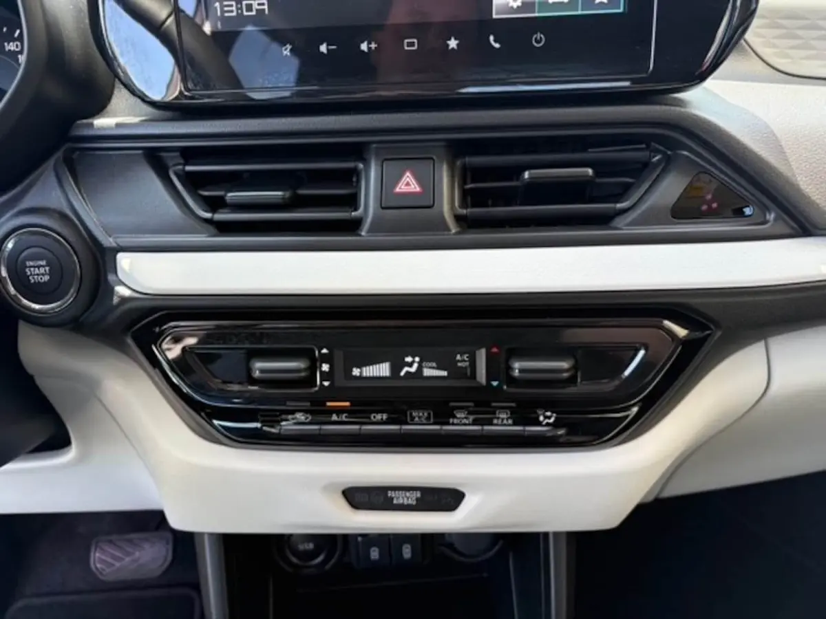1.2 Select Smart Hybrid | Navi \ Camera | Cruise | 4867 km Deleronderhouden