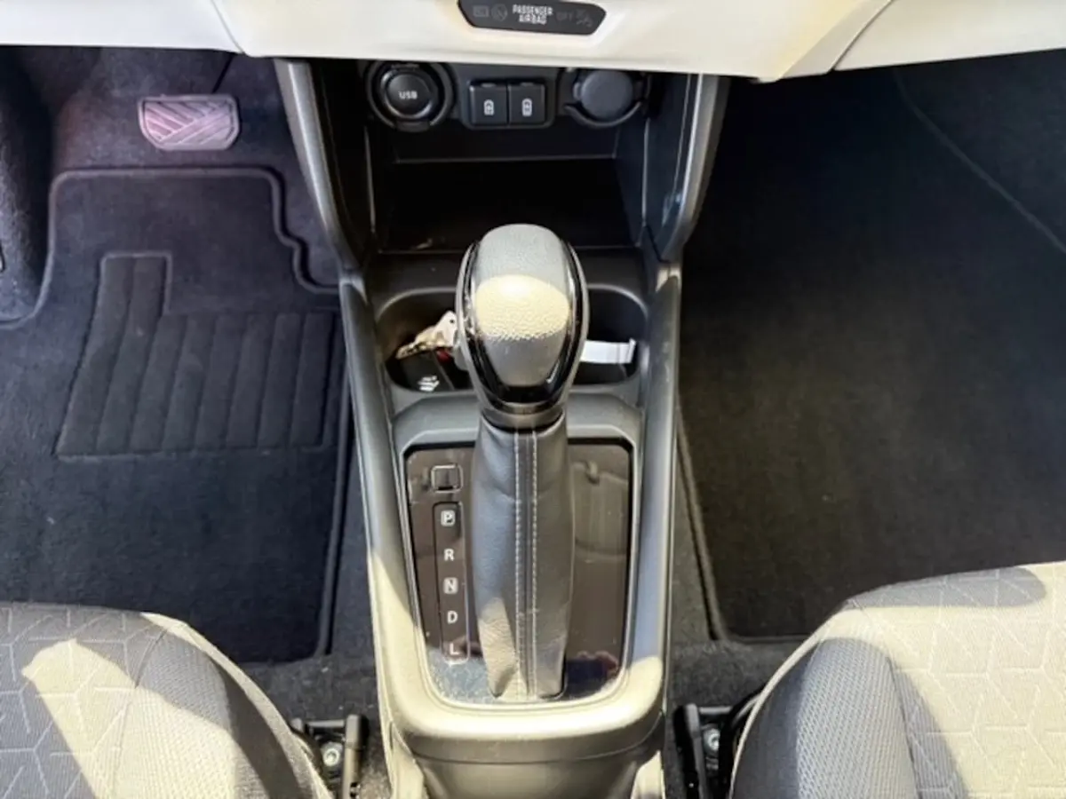 1.2 Select Smart Hybrid | Navi \ Camera | Cruise | 4867 km Deleronderhouden