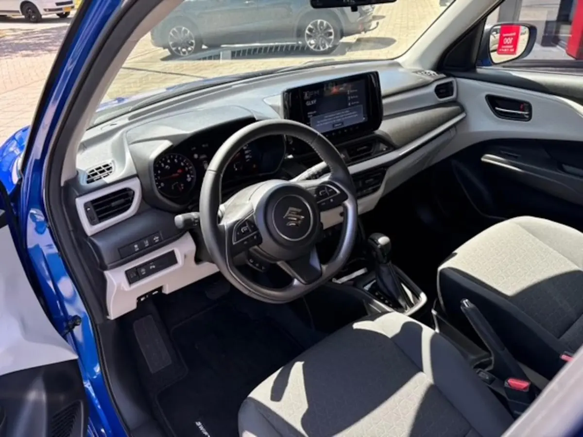 1.2 Select Smart Hybrid | Navi \ Camera | Cruise | 4867 km Deleronderhouden
