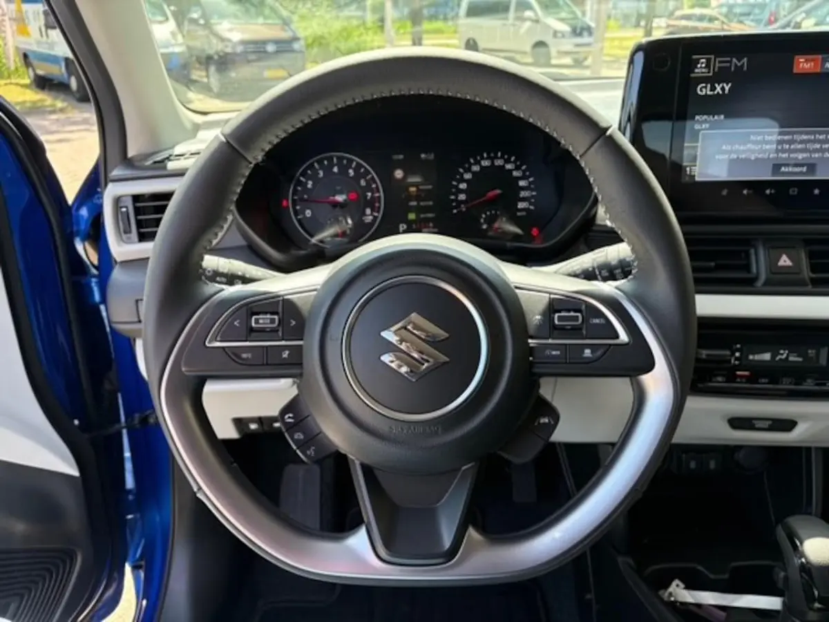 1.2 Select Smart Hybrid | Navi \ Camera | Cruise | 4867 km Deleronderhouden