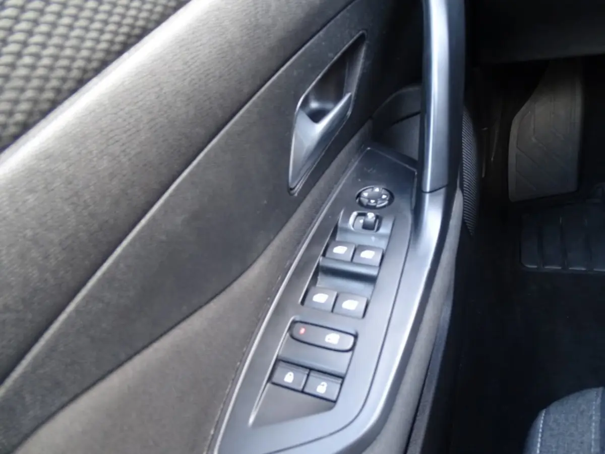 1.2 PT ACT. PACK BNS-130Pk-Automaat-Media app-carplay-Blth-Cruise