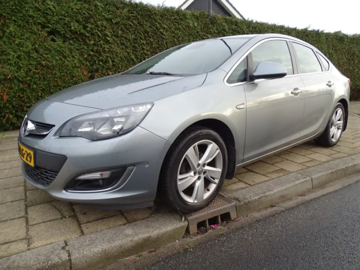 1.4 Turbo Cosmo-Navi-cruise-Blth-Pdc-Trekhaak-leer