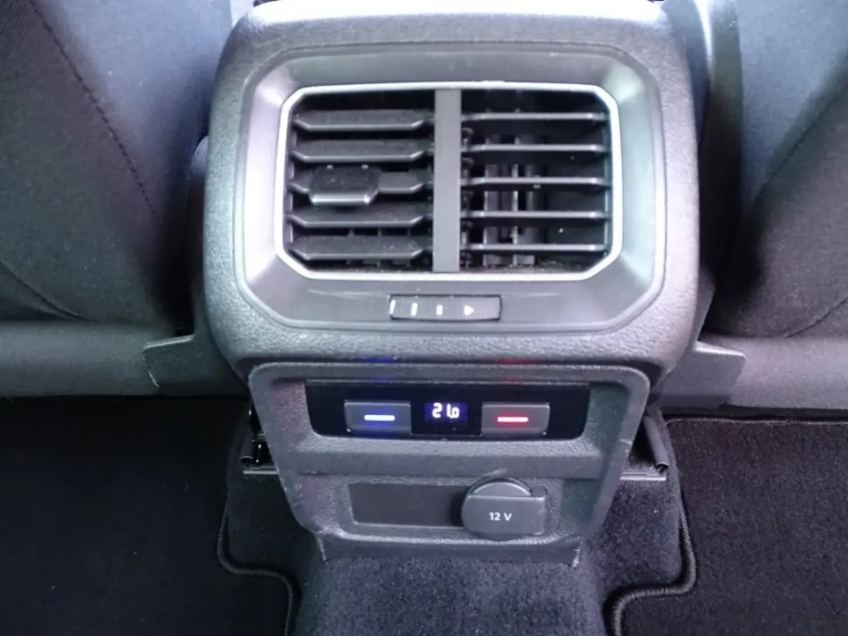 1.4 TSI R-LINE CON. SERIES-Navi-Carplay-Blth-Cruise-Clima-Pdc