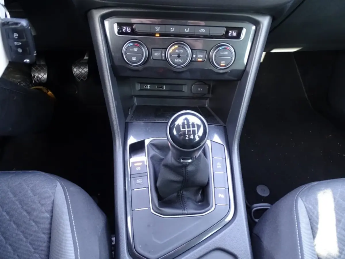 1.4 TSI R-LINE CON. SERIES-Navi-Carplay-Blth-Cruise-Clima-Pdc