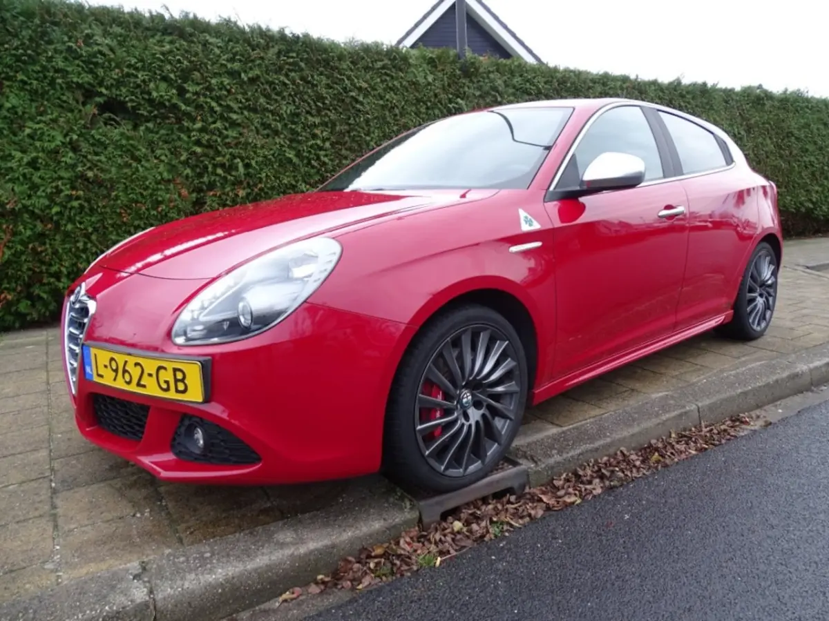 Alfa Romeo Giulietta 2013 Benzine Handgeschakeld leasen