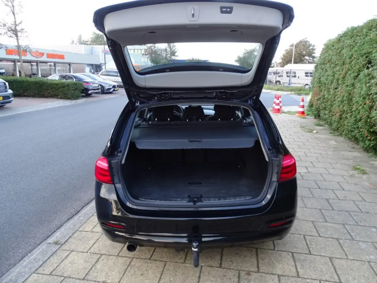 318I LUXURY Touring-Came-Navi-Clima-Trkh-Blth-Pdc