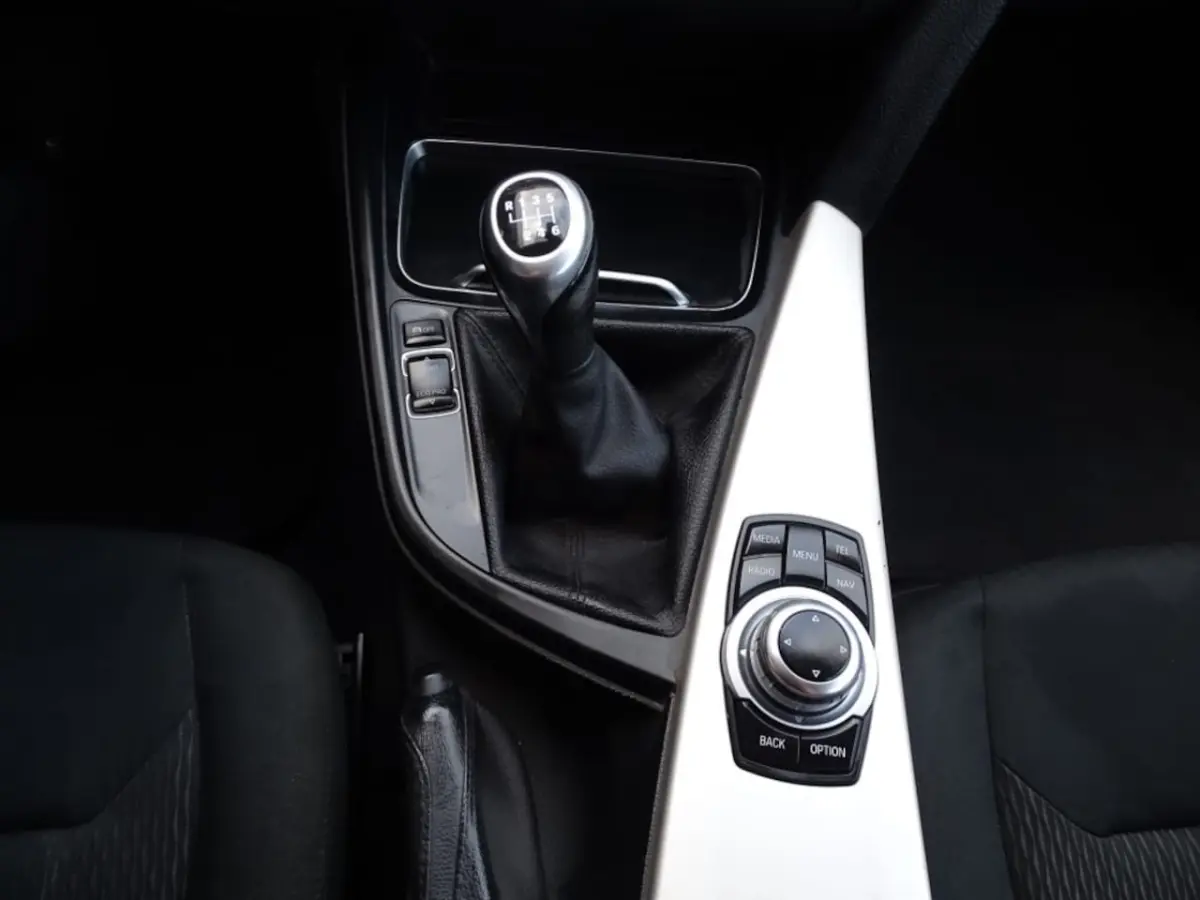 318I LUXURY Touring-Came-Navi-Clima-Trkh-Blth-Pdc