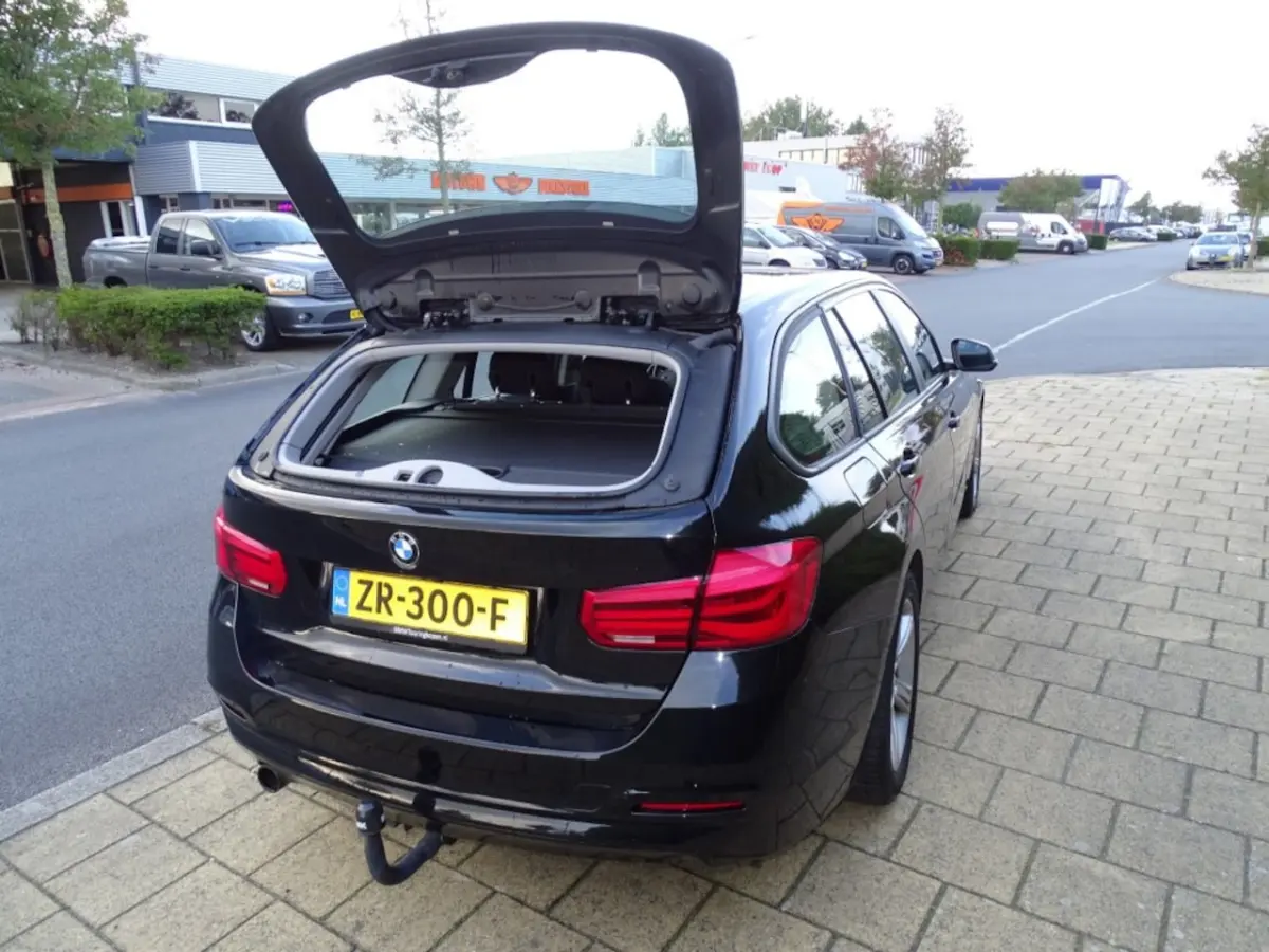 318I LUXURY Touring-Came-Navi-Clima-Trkh-Blth-Pdc
