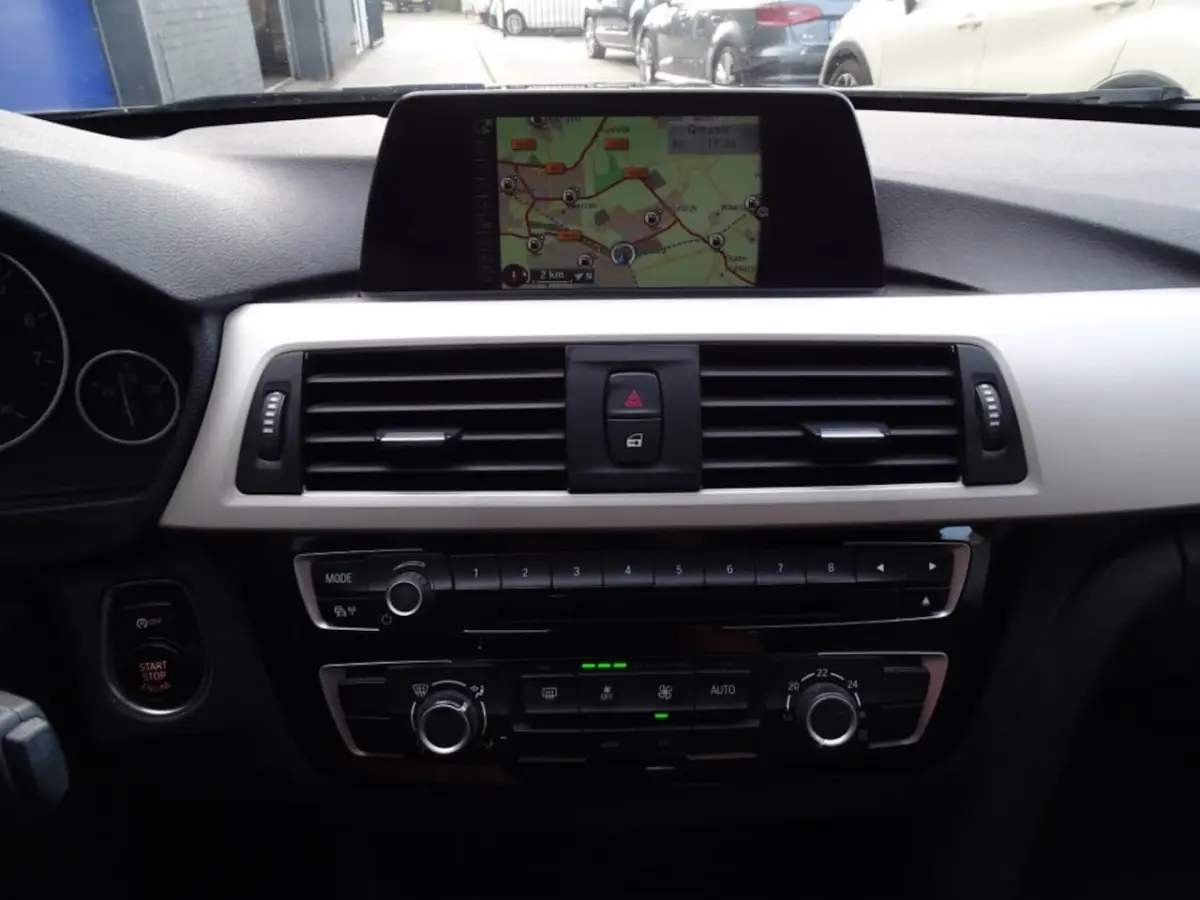 318I LUXURY Touring-Came-Navi-Clima-Trkh-Blth-Pdc