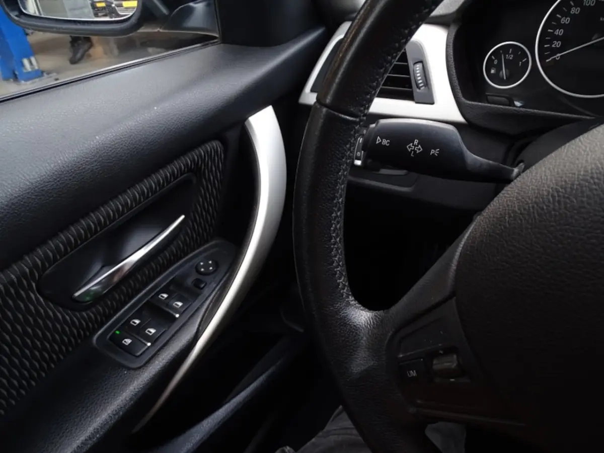 318I LUXURY Touring-Came-Navi-Clima-Trkh-Blth-Pdc