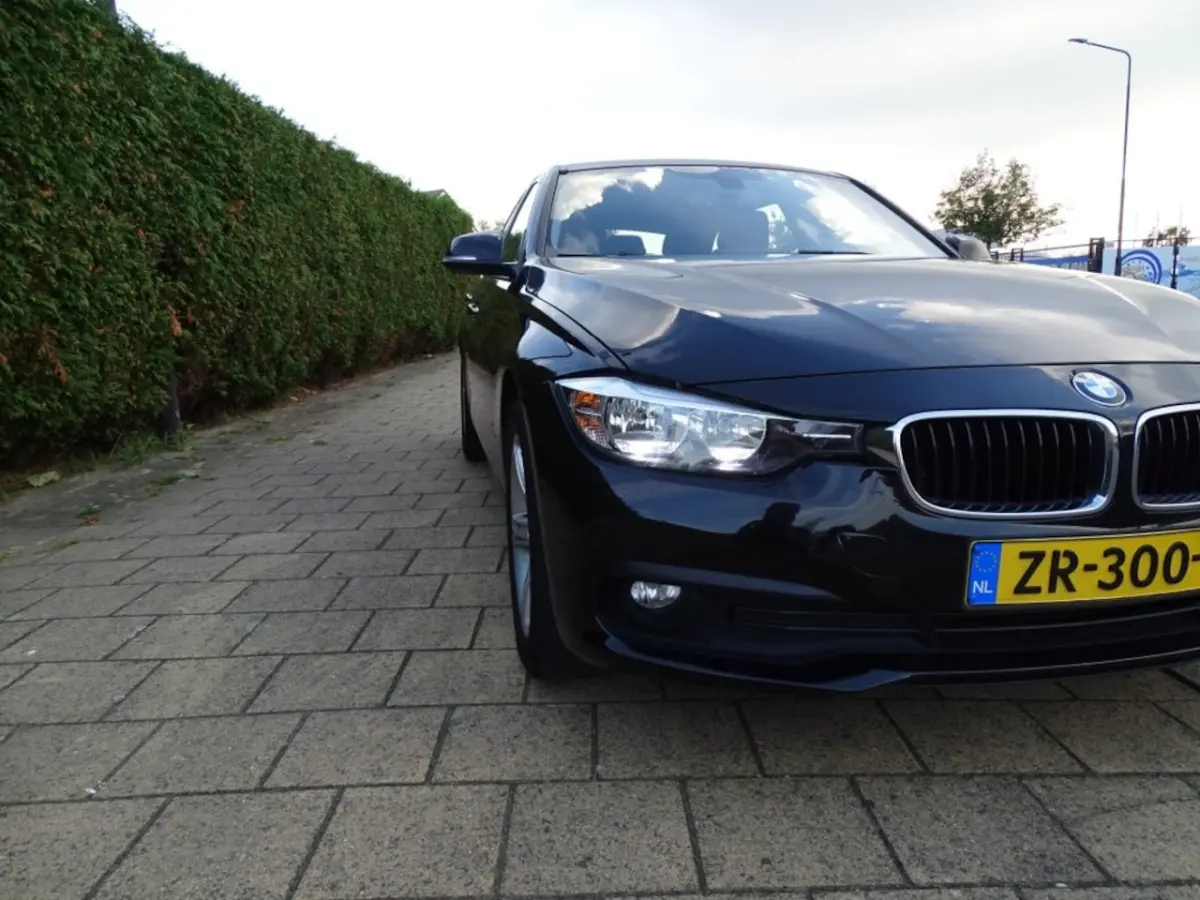 318I LUXURY Touring-Came-Navi-Clima-Trkh-Blth-Pdc