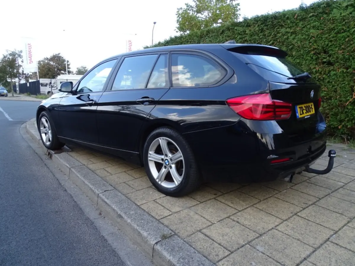318I LUXURY Touring-Came-Navi-Clima-Trkh-Blth-Pdc