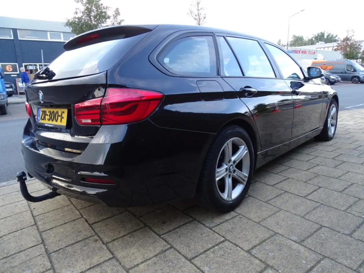 318I LUXURY Touring-Came-Navi-Clima-Trkh-Blth-Pdc