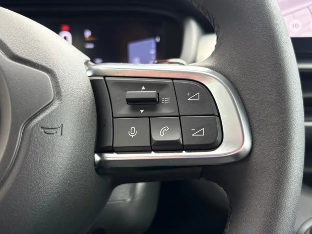1.2 T3 MILD-HYBRID SUMMIT AUT. NAVI CAMERA CARPLAY AIRCO