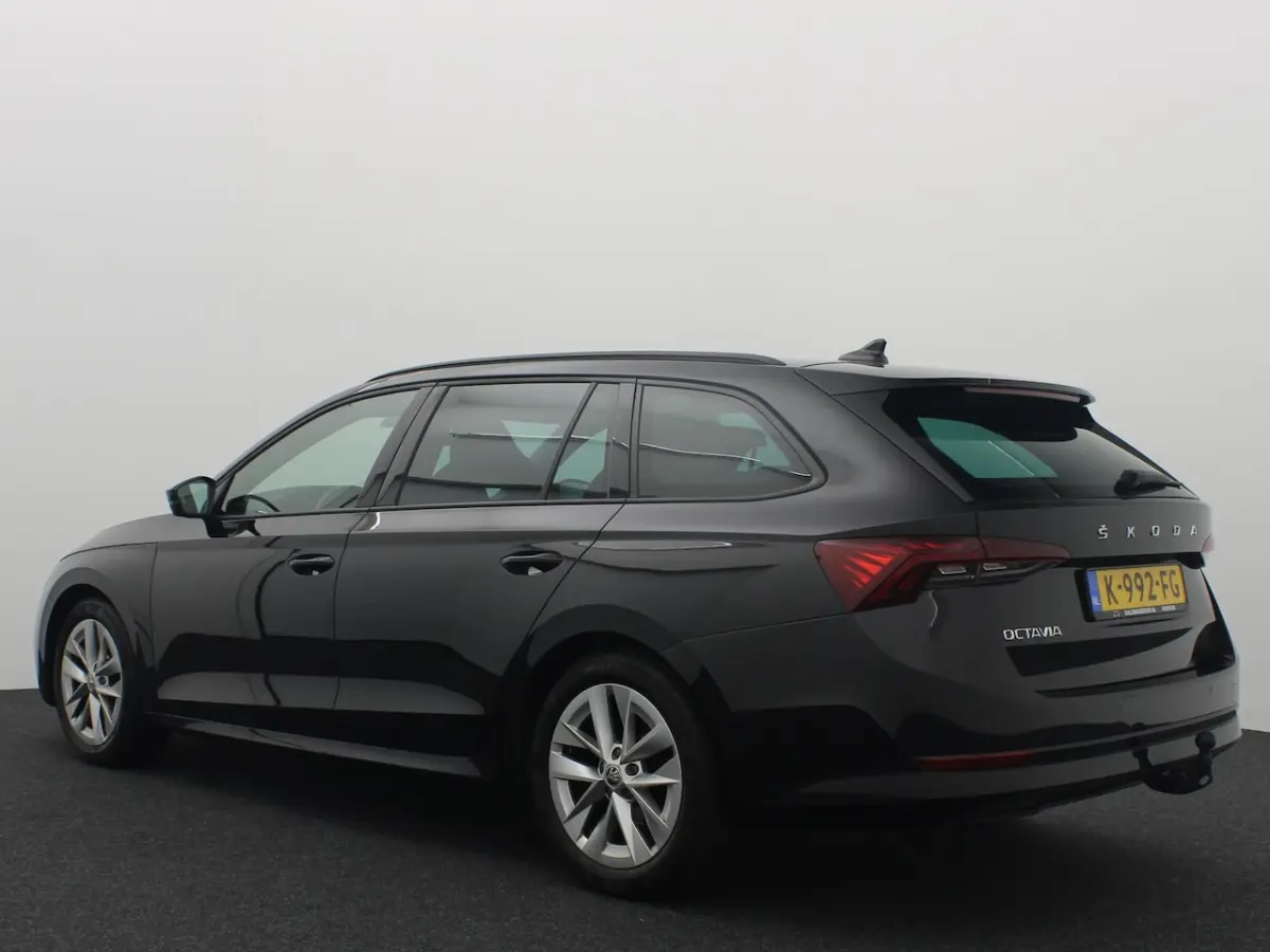 1.0 TSI Sport Business TREKHAAK / RS-STOELEN / FULL LED / CARPLAY / NAVI / CLIMA / PDC / B