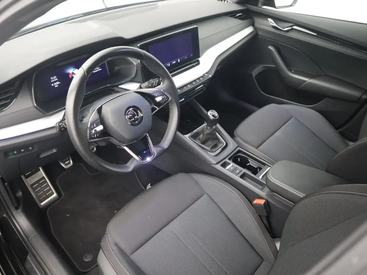 1.0 TSI Sport Business TREKHAAK / RS-STOELEN / FULL LED / CARPLAY / NAVI / CLIMA / PDC / B