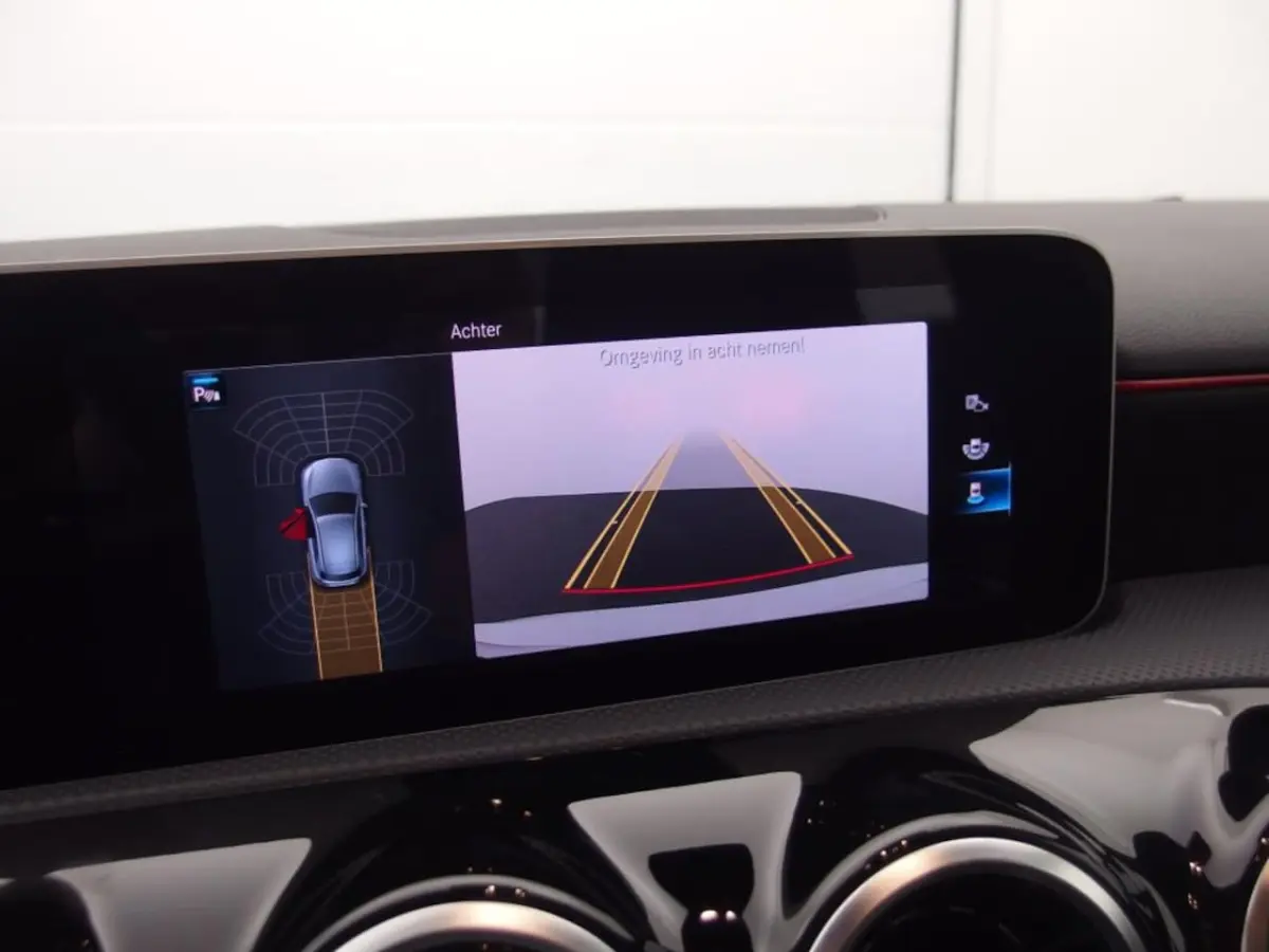 180 Business Solution AMG A45 AMG LOOK / WIDESCREEN / FULL LED / CARPLAY / CAMERA / STOELV