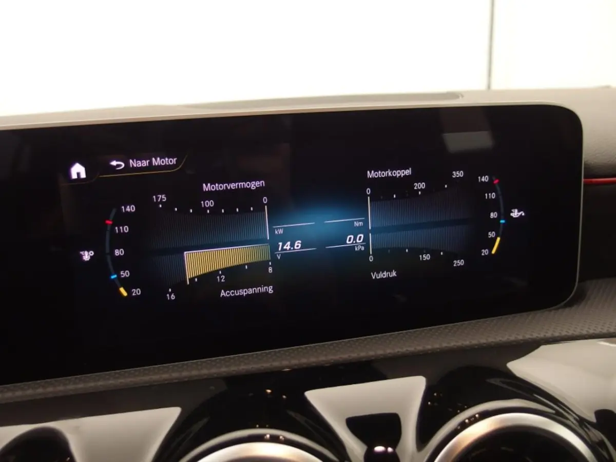180 Business Solution AMG A45 AMG LOOK / WIDESCREEN / FULL LED / CARPLAY / CAMERA / STOELV