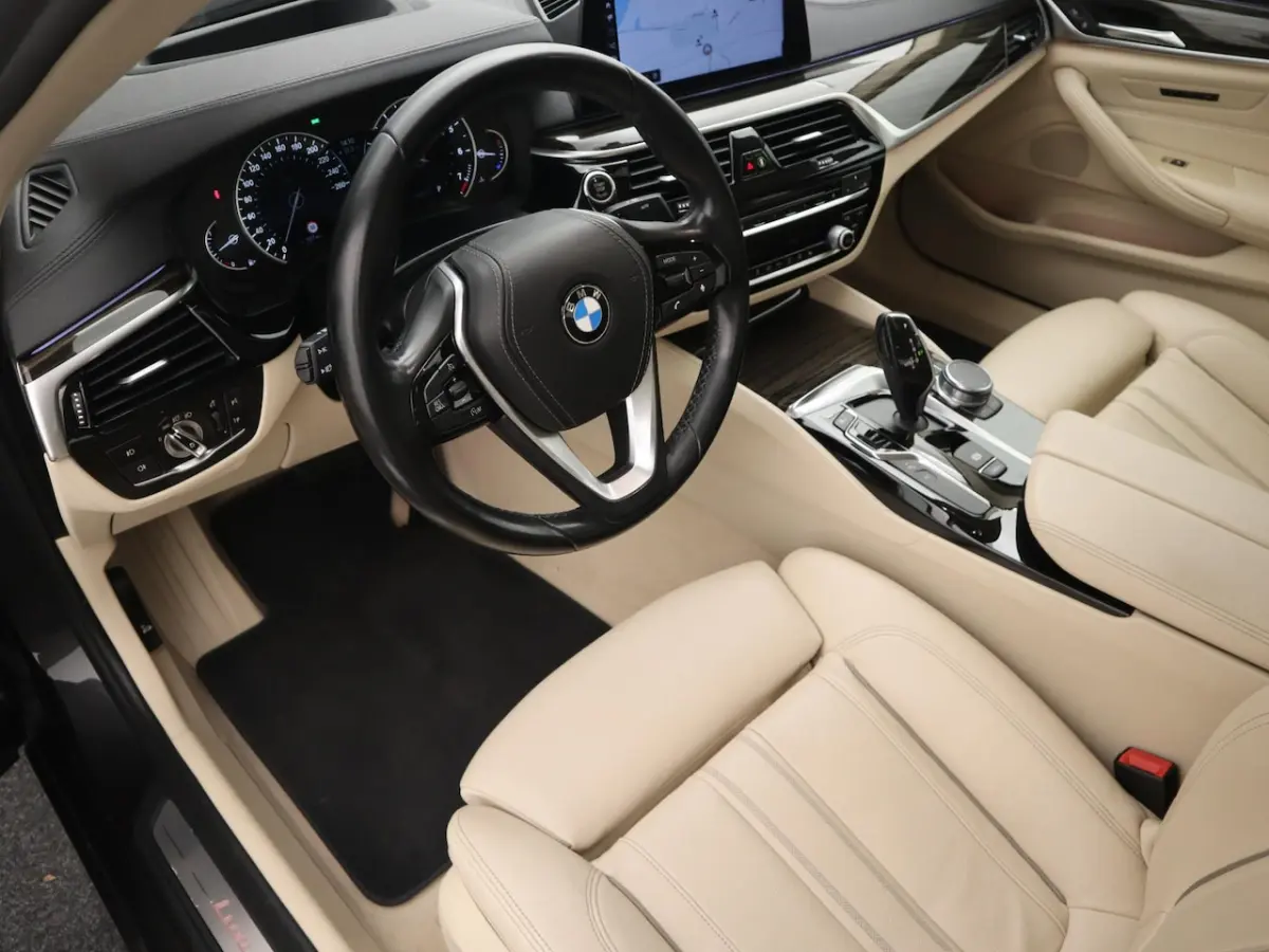 520i High Executive ZEER MOOI / FULL LED / 360GR CAMERA / STOELVERW / CLIMA / PDC / BLUETO
