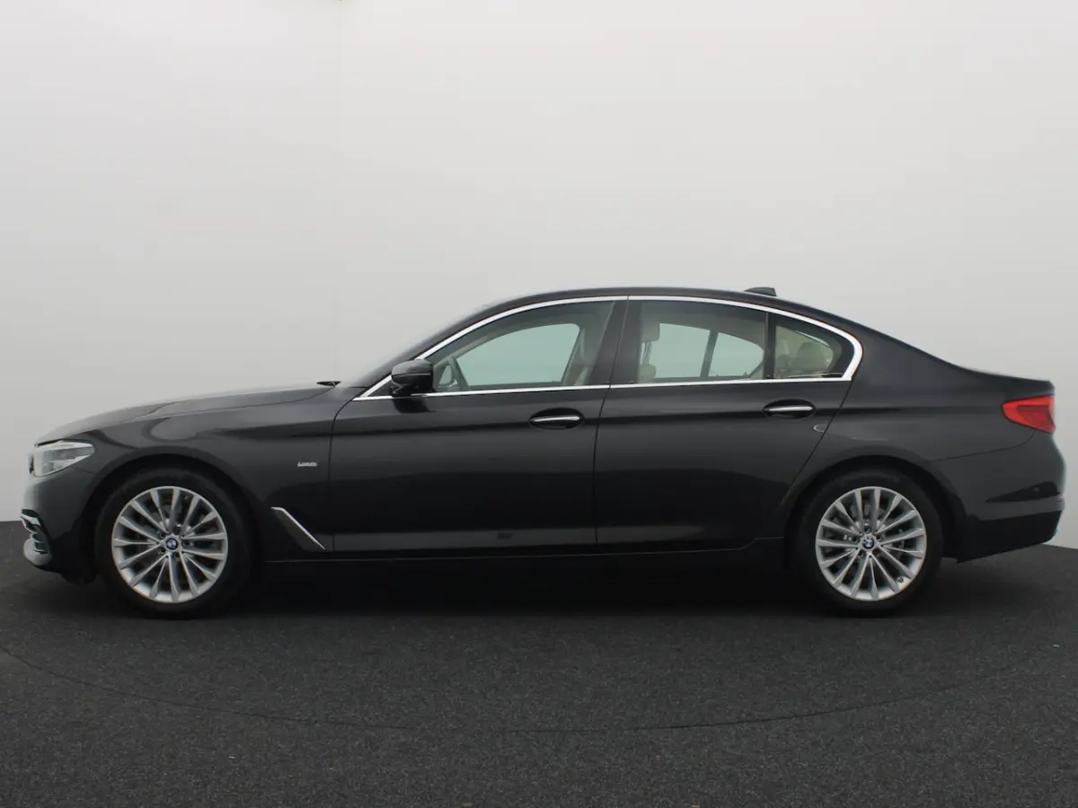520i High Executive ZEER MOOI / FULL LED / 360GR CAMERA / STOELVERW / CLIMA / PDC / BLUETO