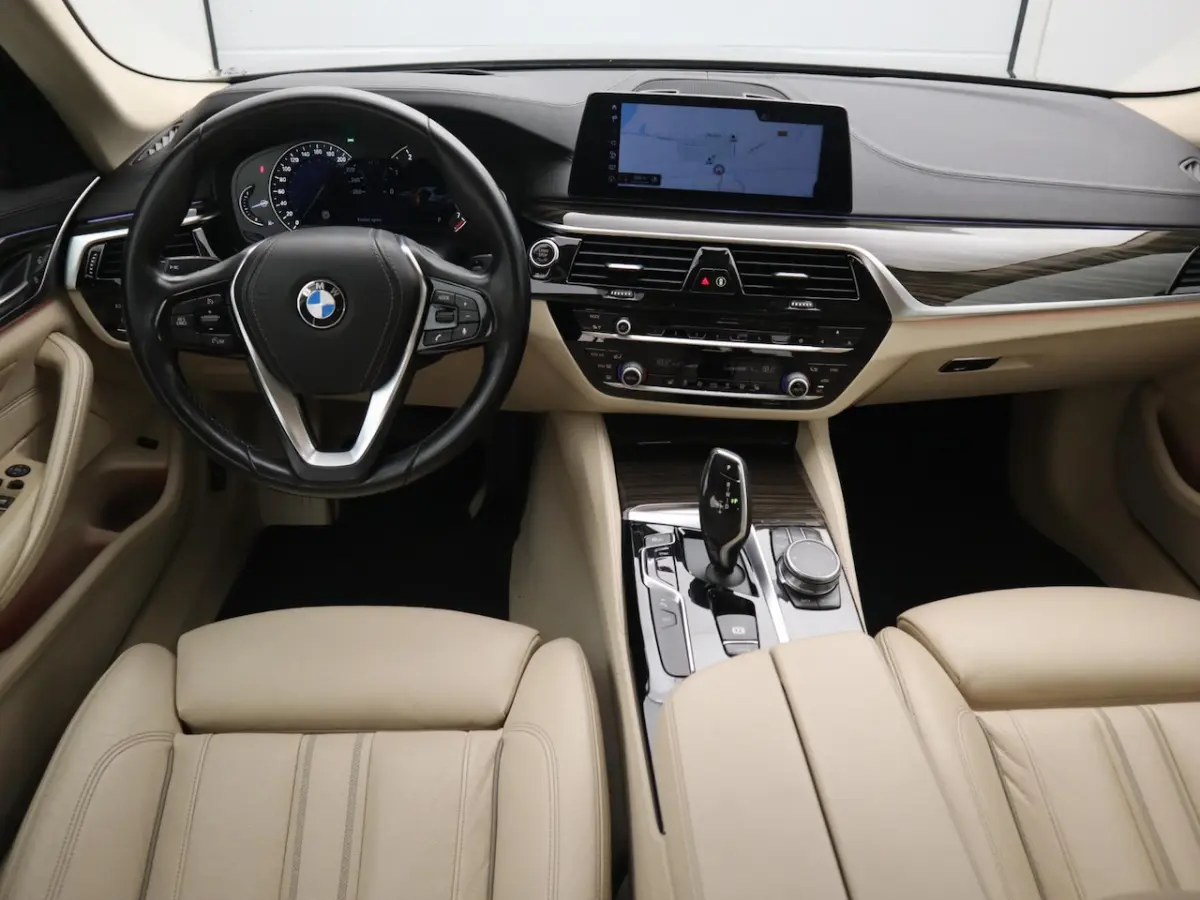 520i High Executive ZEER MOOI / FULL LED / 360GR CAMERA / STOELVERW / CLIMA / PDC / BLUETO
