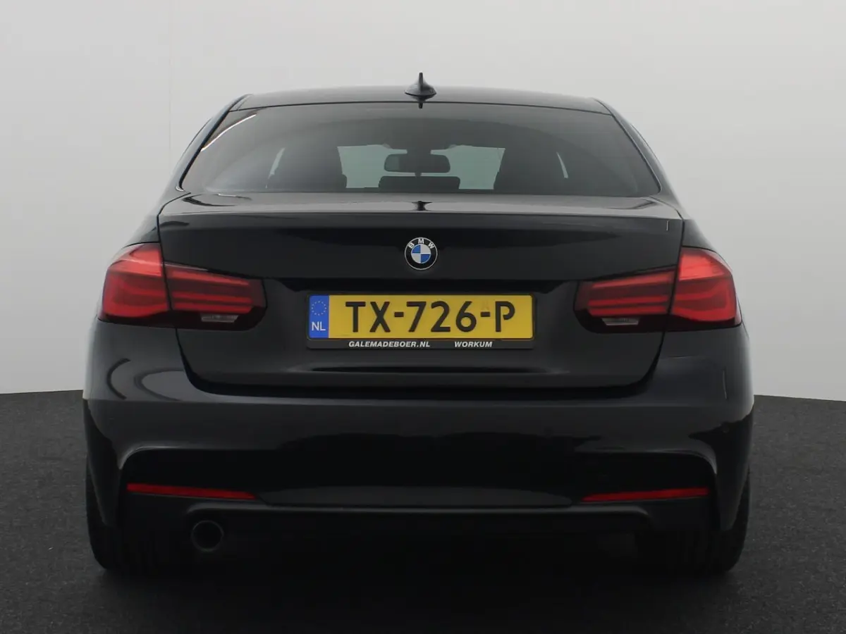 318i M Sport Edition M-PAKKET / BLACK OPTIC / FULL LED / LEDER / STOELVERW / GR NAVI / CLI
