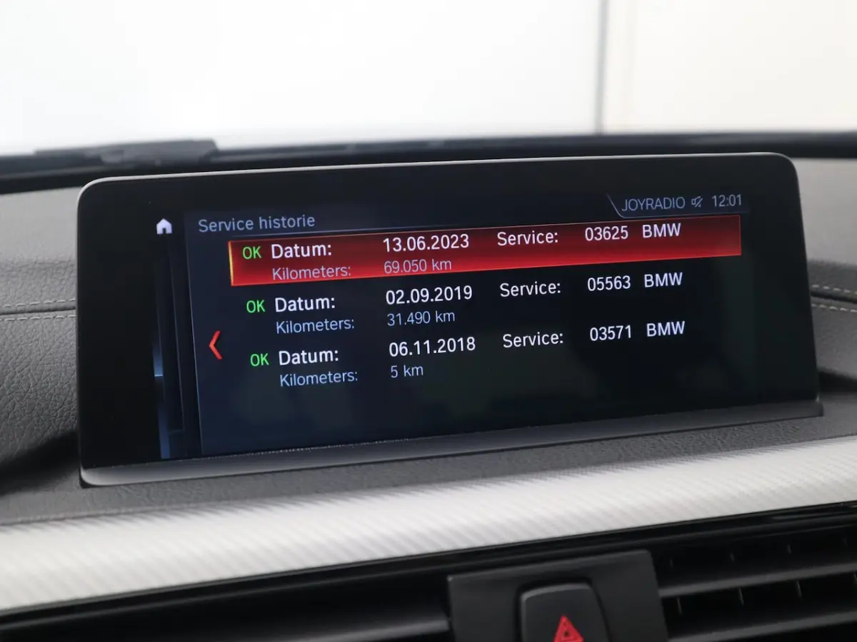 318i M Sport Edition M-PAKKET / BLACK OPTIC / FULL LED / LEDER / STOELVERW / GR NAVI / CLI