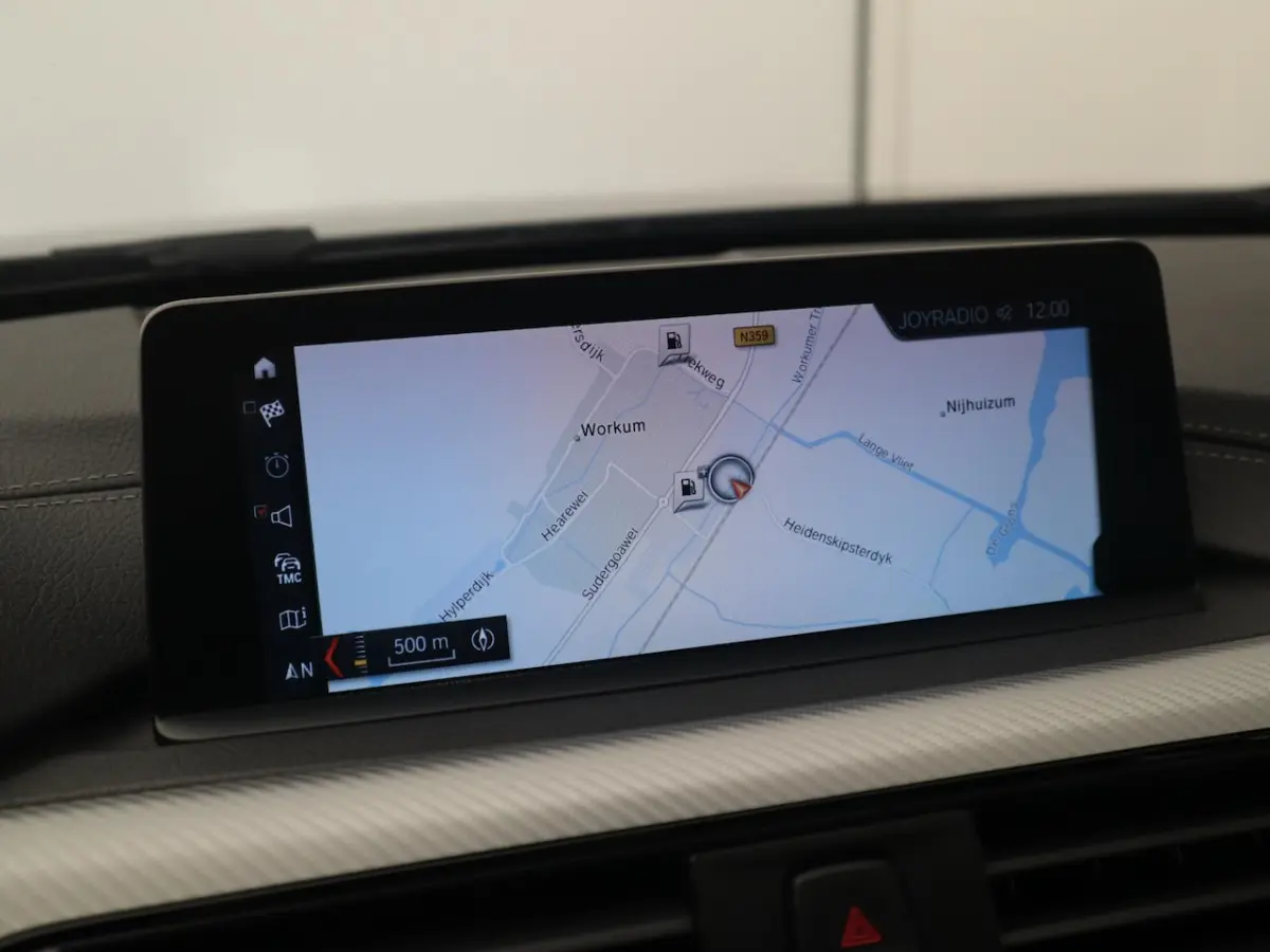 318i M Sport Edition M-PAKKET / BLACK OPTIC / FULL LED / LEDER / STOELVERW / GR NAVI / CLI