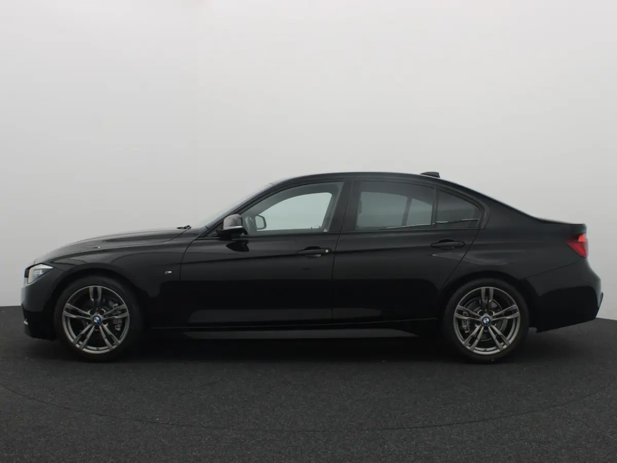 318i M Sport Edition M-PAKKET / BLACK OPTIC / FULL LED / LEDER / STOELVERW / GR NAVI / CLI