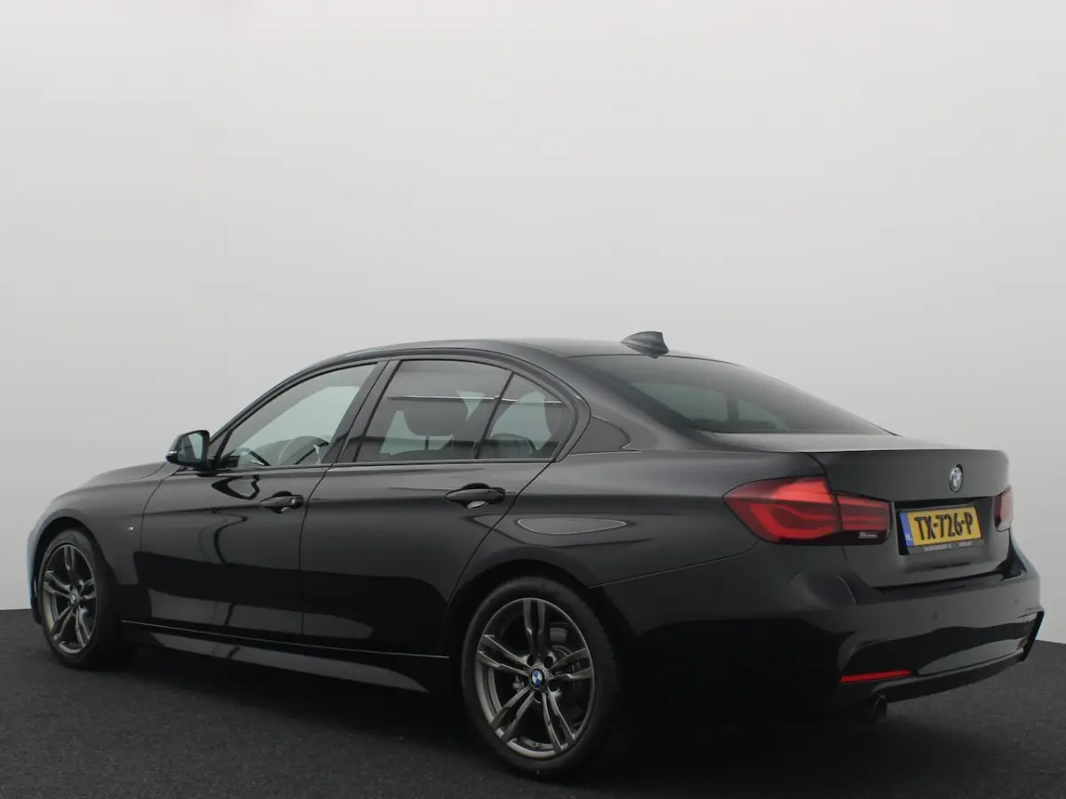 318i M Sport Edition M-PAKKET / BLACK OPTIC / FULL LED / LEDER / STOELVERW / GR NAVI / CLI