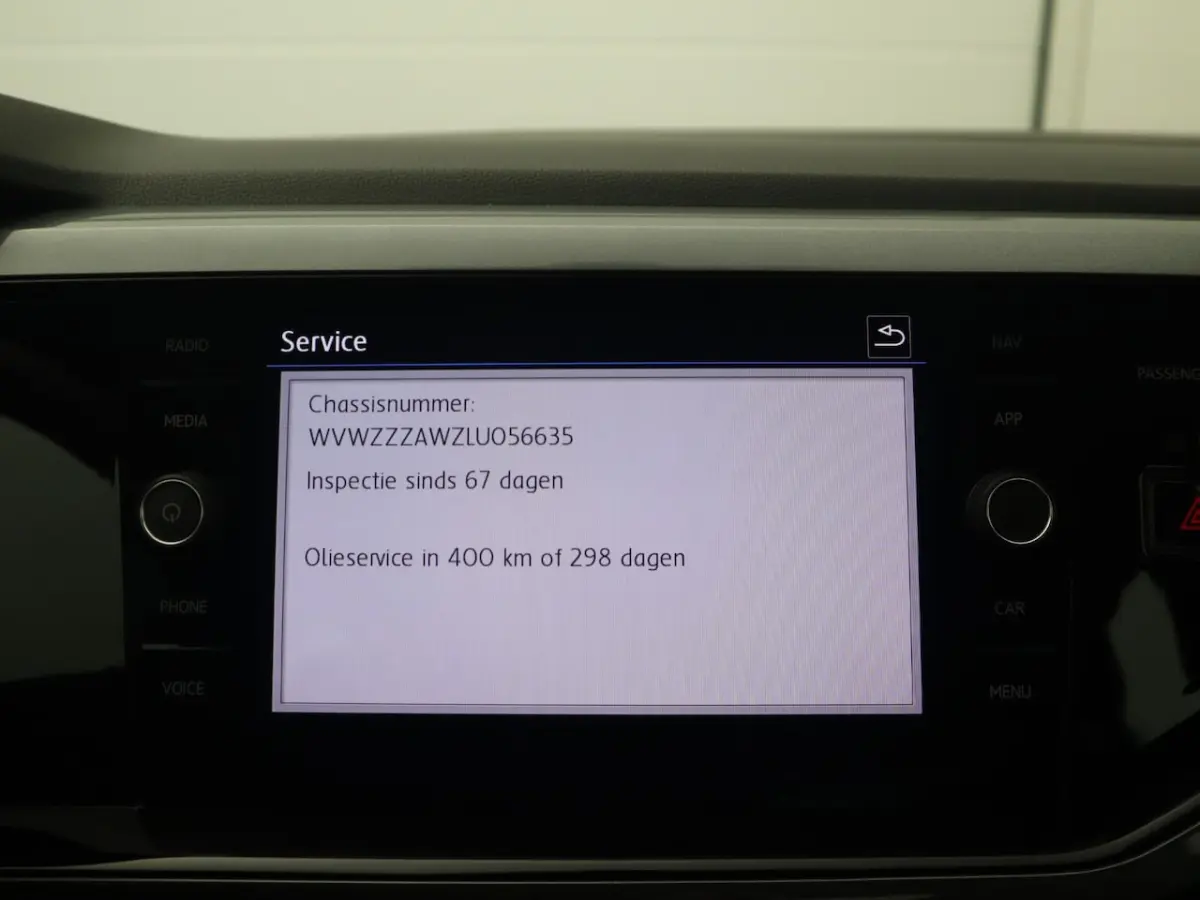 1.0 TSI Highline R-LINE / WHITE SILVER / CAMERA / CARPLAY / NAVI / CLIMA / PDC / BLUETOOTH